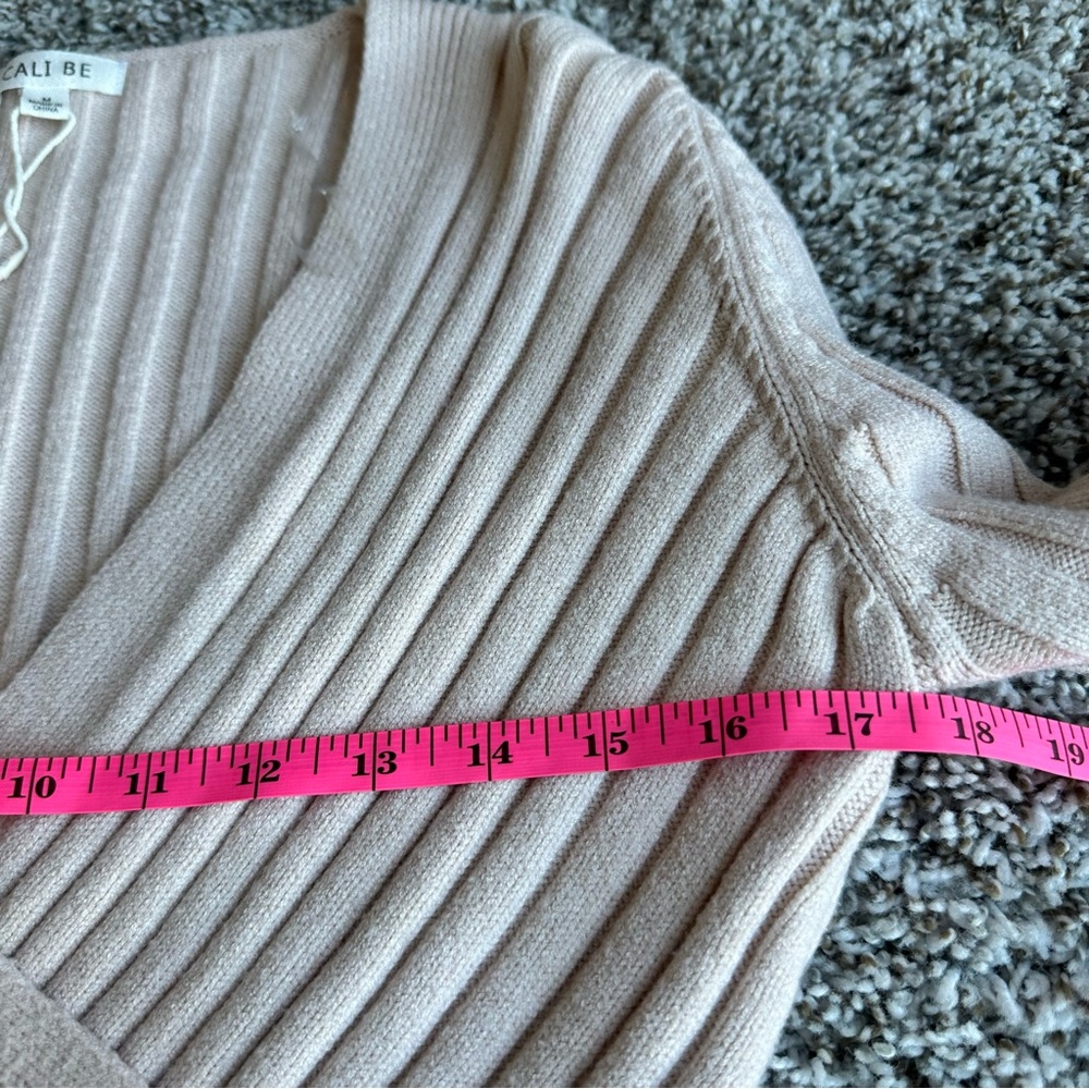 CALI BE cropped v neck sweater M NEW - Picture 5 of 6